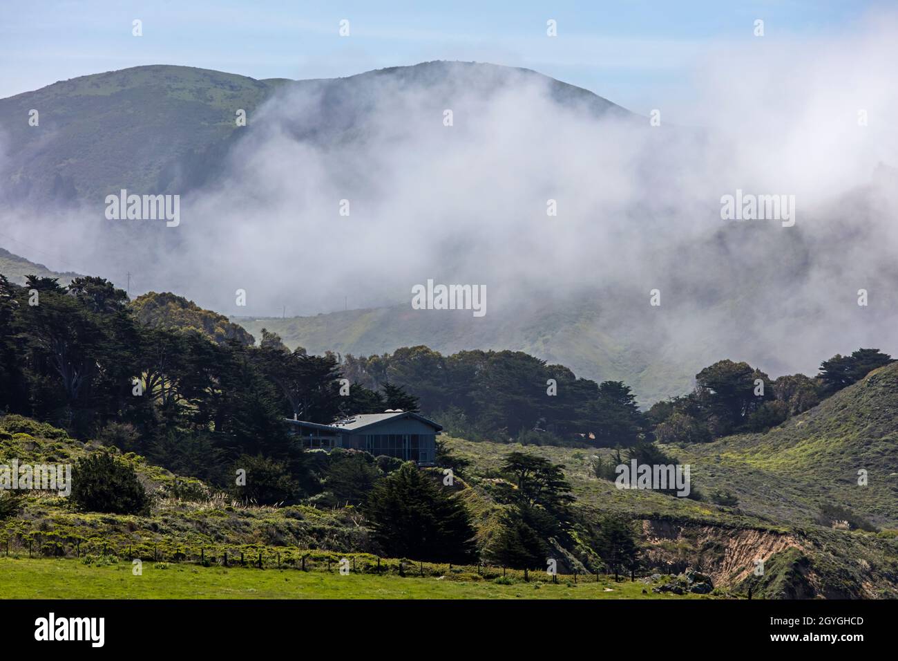 Fog shrouds the coastal mountains along highway 1  - BIG SUR, CALIFORNIA. Stock Photo