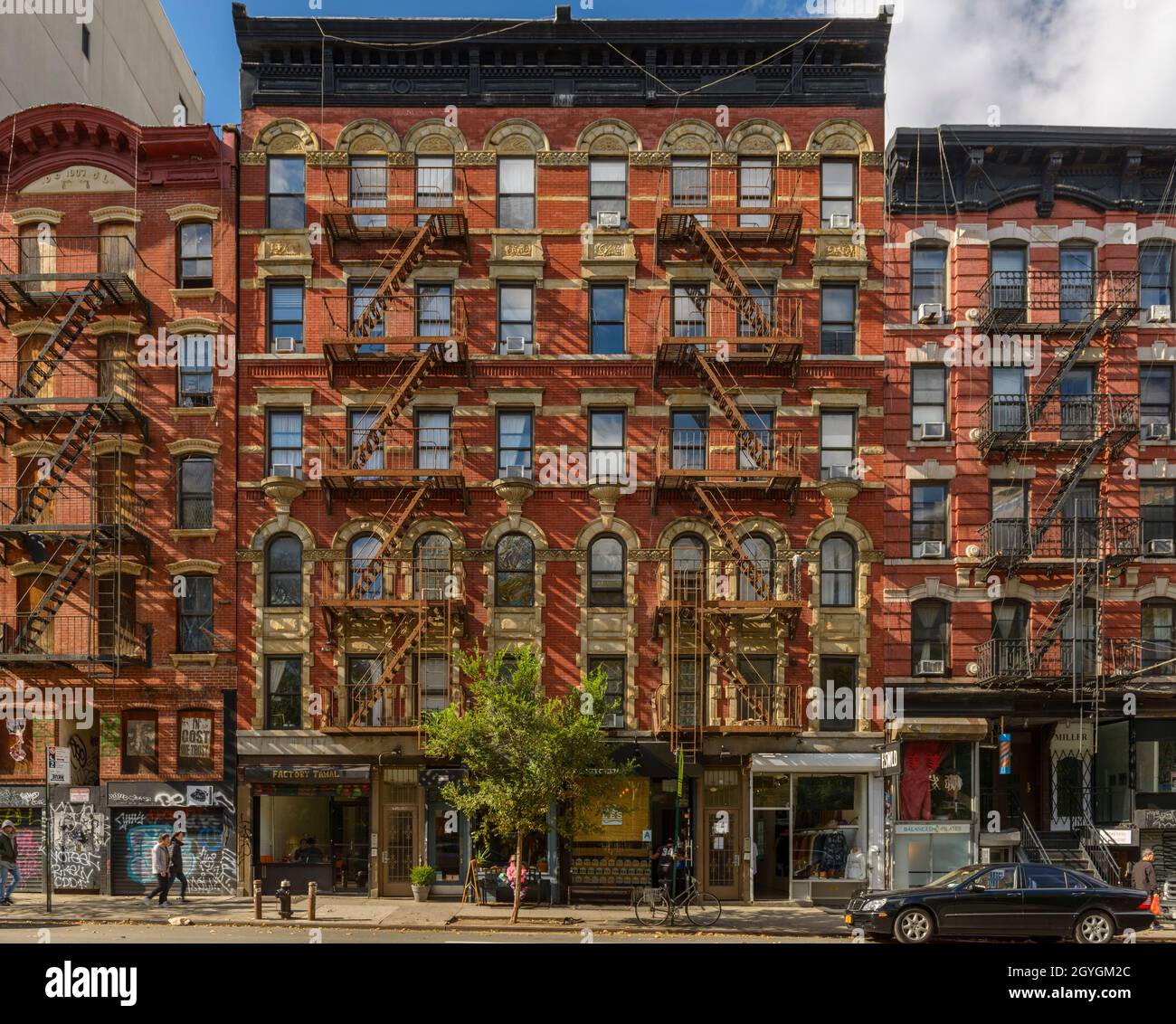 UNITED STATES, NEW YORK, MANHATTAN, ESSEX STREET, FACADES OF NEW YORK ...