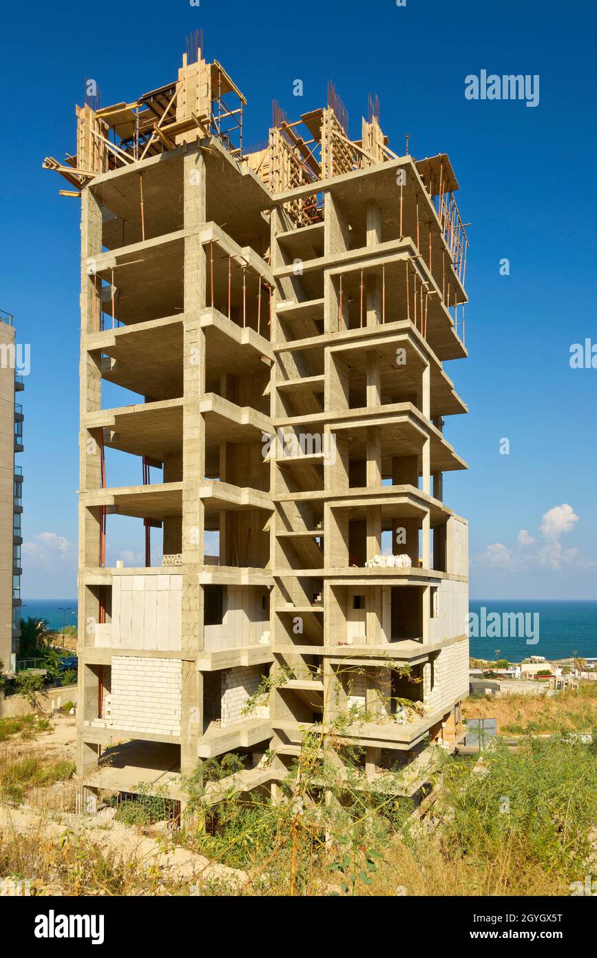 LEBANON, BEIRUT, ABANDONED CONSTRUCTION BUILDING SITE IN THE MANARA DISTRICT NEAR THE BEIRUT CORNICHE Stock Photo
