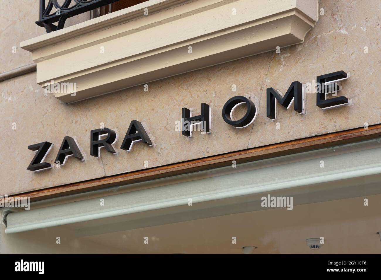 VALENCIA, SPAIN - OCTOBER 07, 2021: Zara Home is a company of the Inditex  group specialized in fashion and home decoration Stock Photo - Alamy