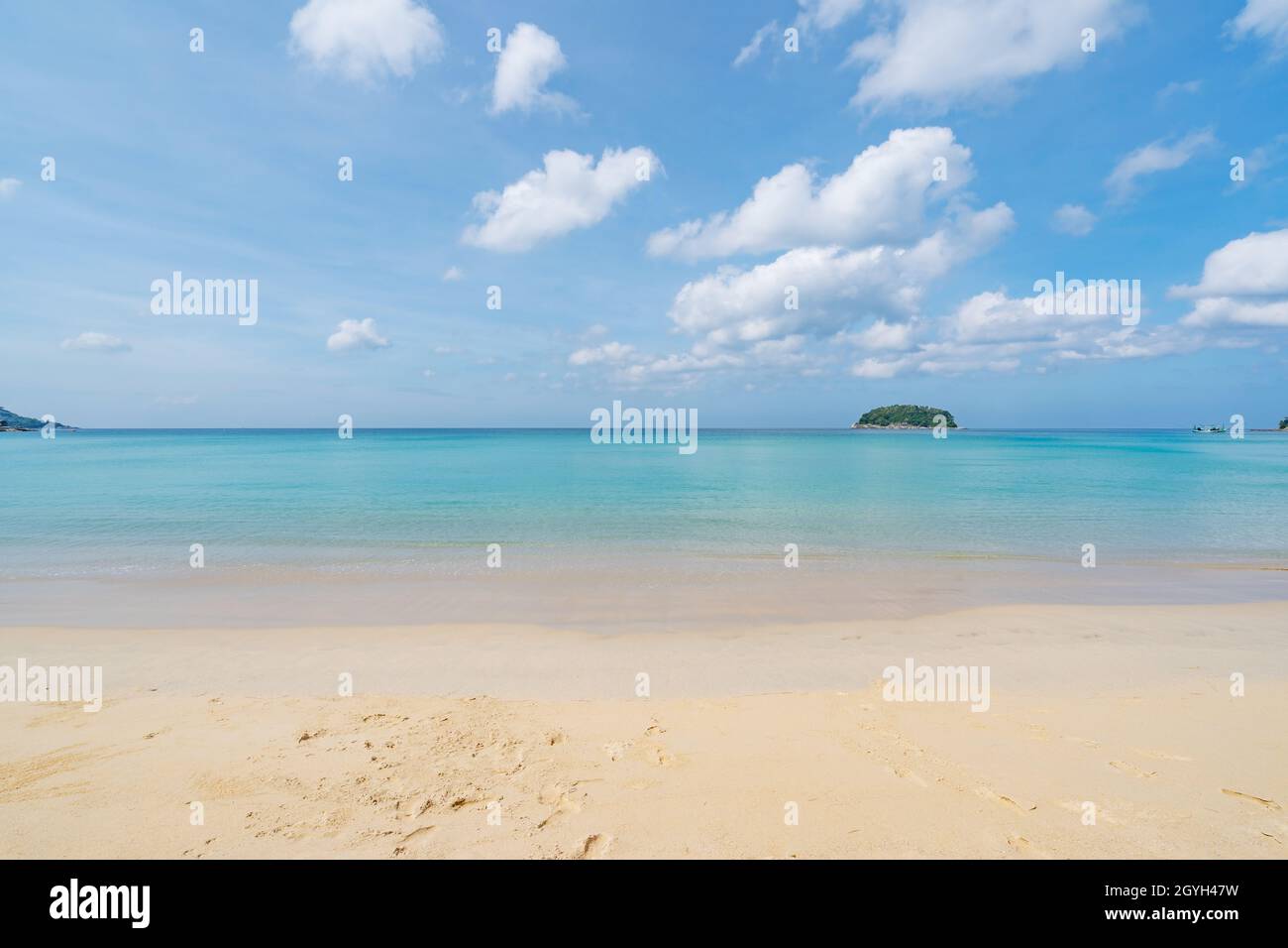 Tropical sandy beach with blue ocean and clear blue sky background ...