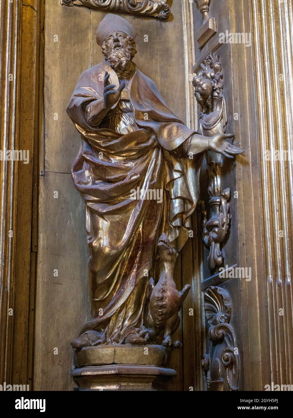Statue of Saint Véran as bishop in the chapel dedicated to him in the cathedral of Cavaillon, Cathédrale Notre-Dame-et-Saint-Véran, Cavaillon, France. Stock Photo