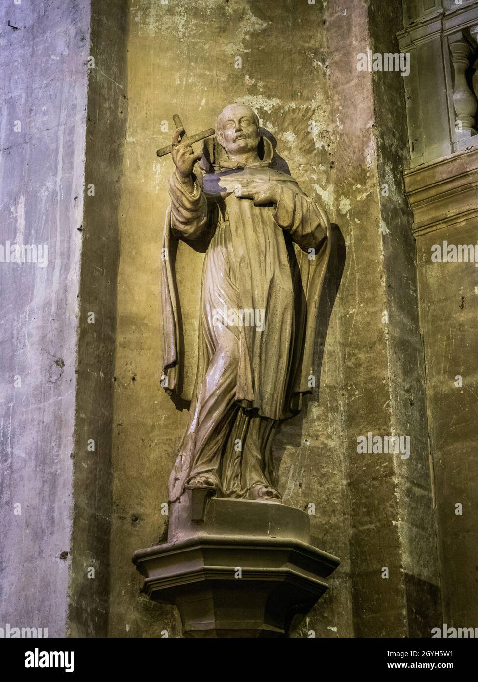 Statue, Notre-Dame-et-Saint-Véran Cathedral, Cavaillon, France. Stock Photo