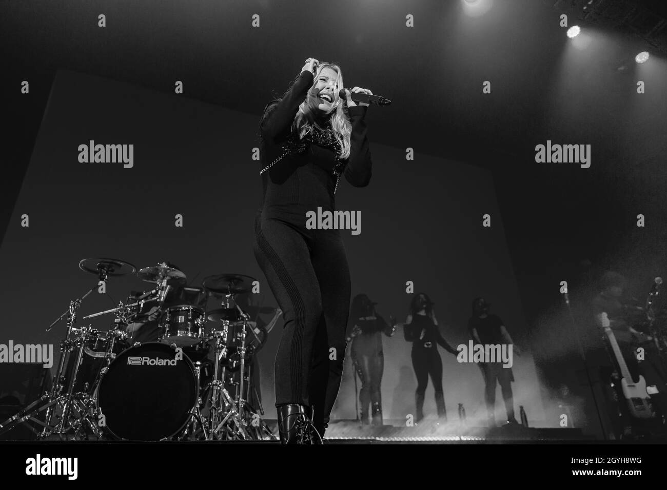 Glasgow, Scotland 7th October 2021. Ellie Goulding performs at the O2 Academy on the first night of her Brightest Blue Tour. Stock Photo