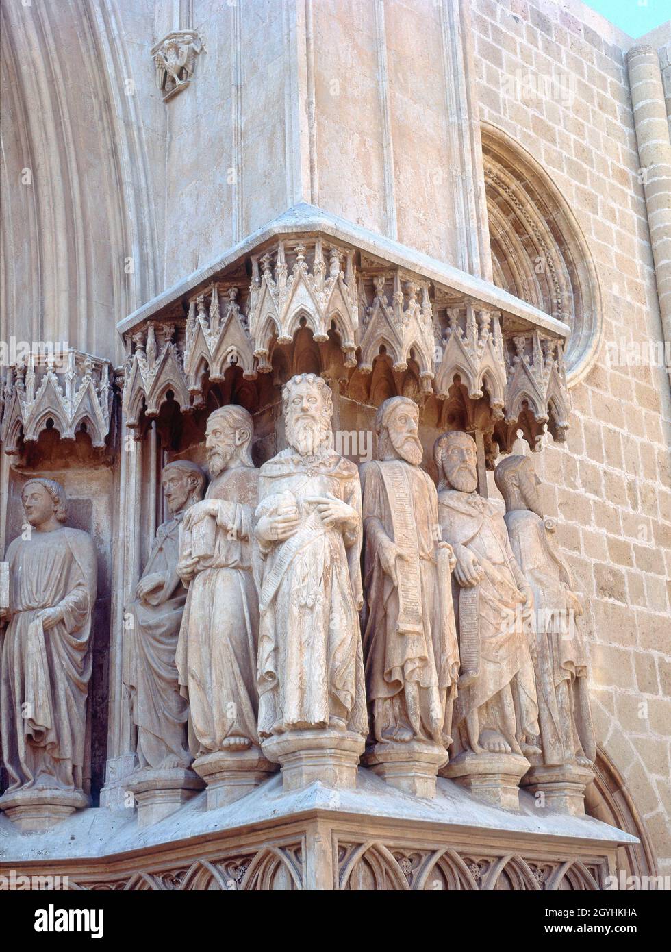 DETALLE DE LOS PROFETAS EN LA PORTADA DE LA CATEDRAL DE TARRAGONA - SIGLO XIV - GOTICO CATALAN. Author: JAUME CASCALLS. Location: CATEDRAL-EXTERIOR. TARRAGONA. SPAIN. Stock Photo