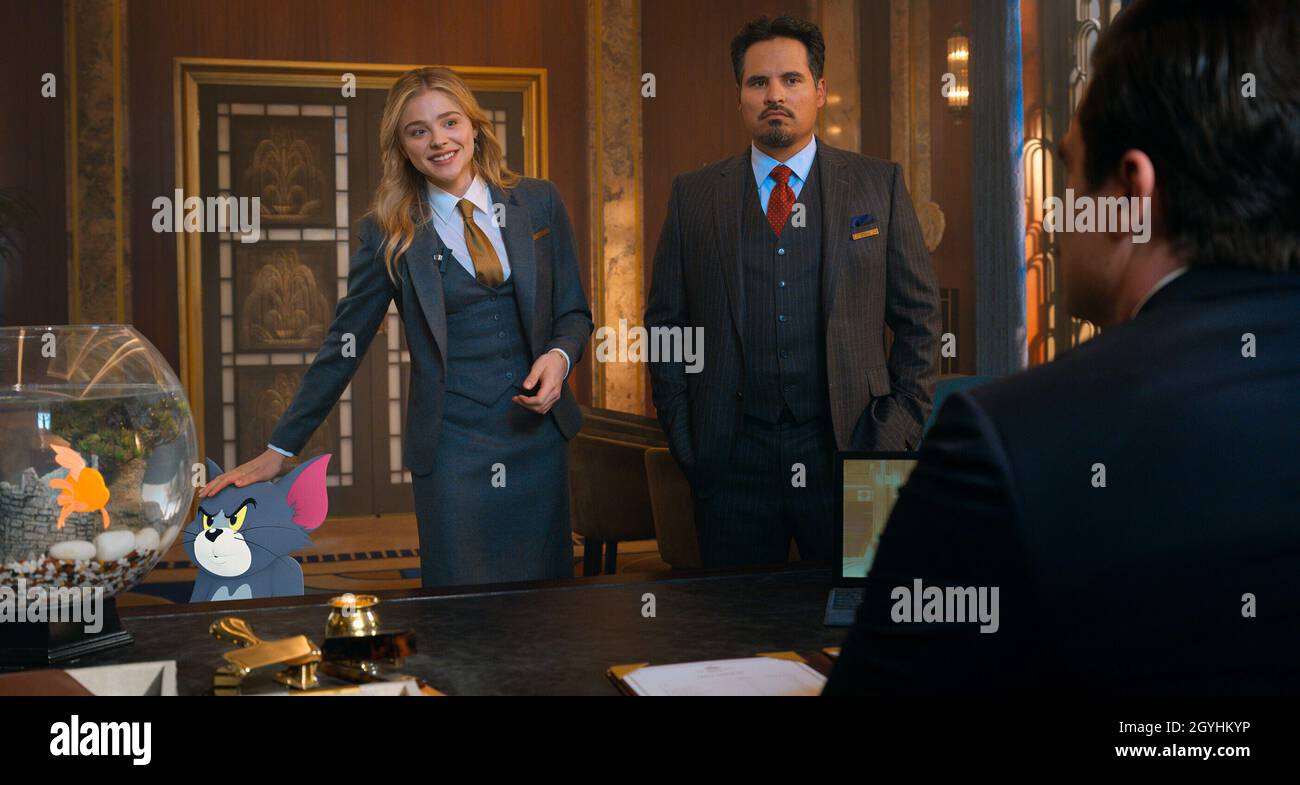 MICHAEL PEÑA and CHLOE GRACE MORETZ in TOM AND JERRY (2021