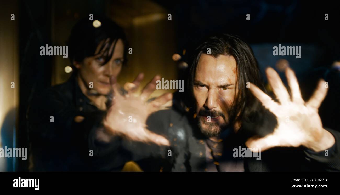 KEANU REEVES and CARRIEANNE MOSS in MATRIX RESURRECTIONS (2021), directed by LANA WACHOWSKI