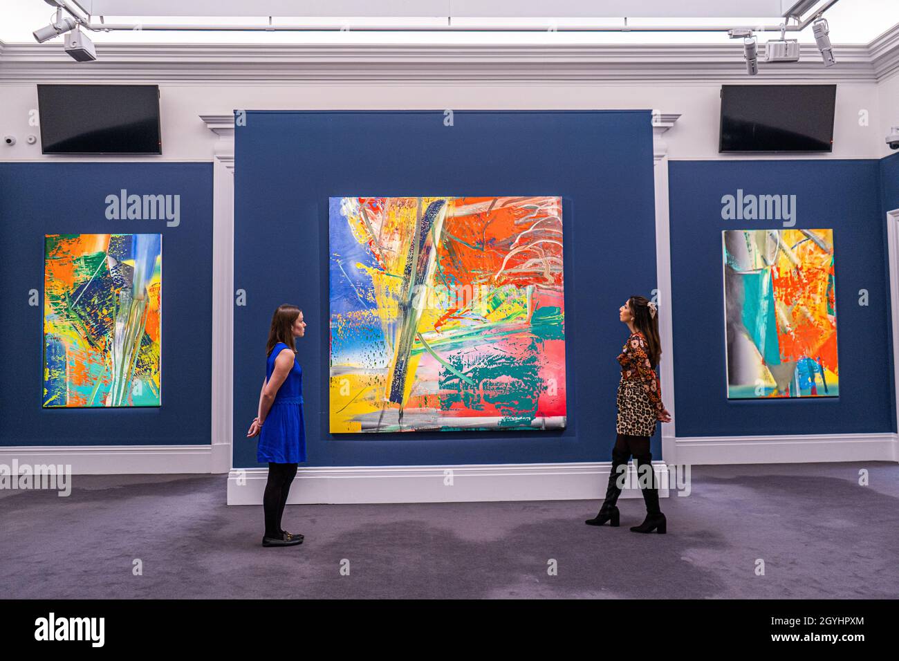 SOTHEBY'S LONDON, UK. 8th Oct, 2021. GERHARD RICHTER . L-R Abstraktes Bild. Estimate: GBP 5-7 million offered at Sotheby's contemporary art sales during Frieze Week bringing together the biggest names in post-war art with a roster of young and emerging artists. Credit: amer ghazzal/Alamy Live News Stock Photo