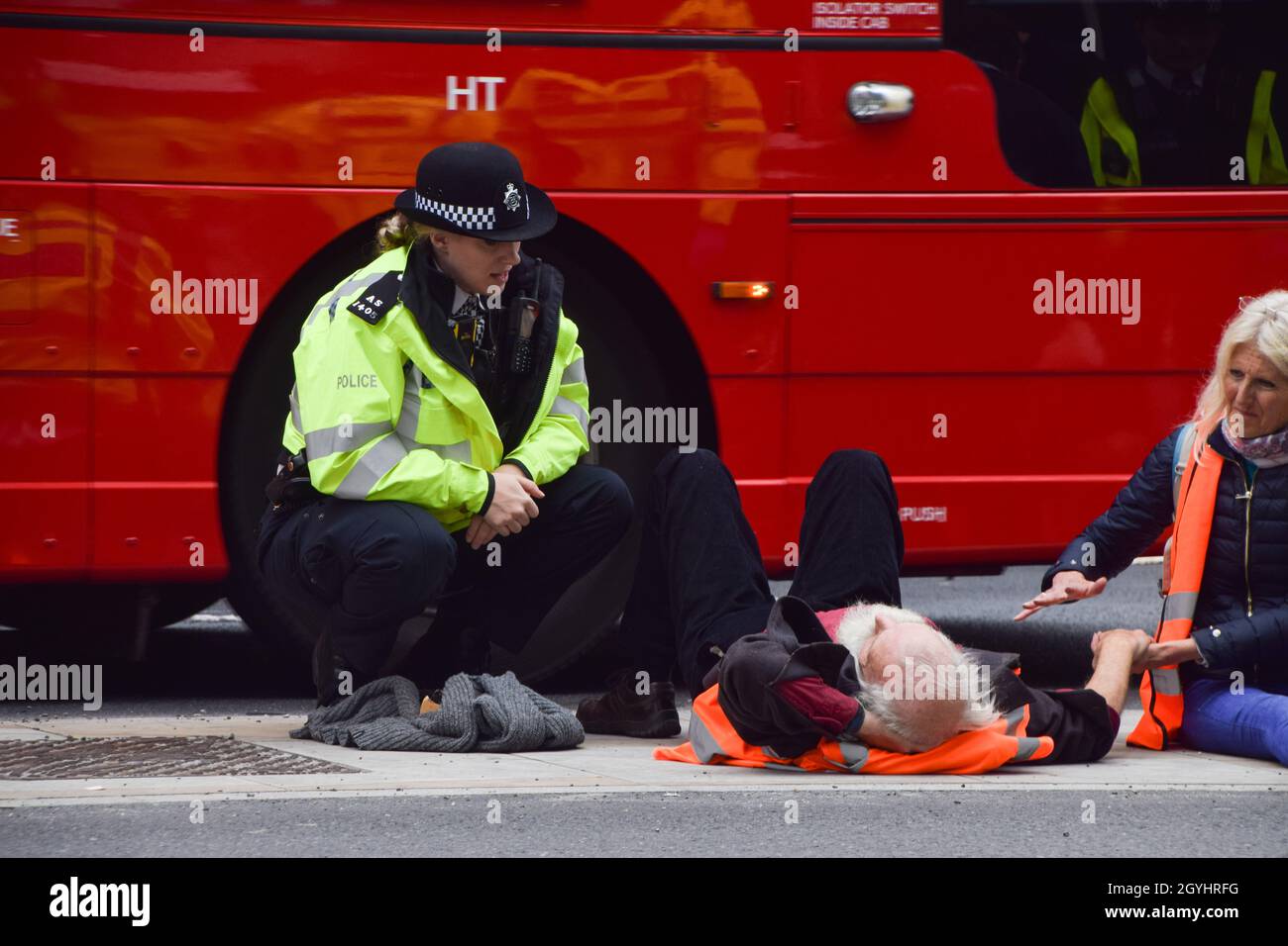 London, United Kingdom. 8th October 2021. Police remove and arrest Insulate Britain protesters who glued themselves to the road at the Old Street roundabout. Insulate Britain protesters are demanding that the government insulates all social housing by 2025, and takes responsibility for ensuring that all homes in the UK are more energy-efficient by 2030, as part of wider climate change and decarbonization targets. Credit: Vuk Valcic / Alamy Live News Stock Photo