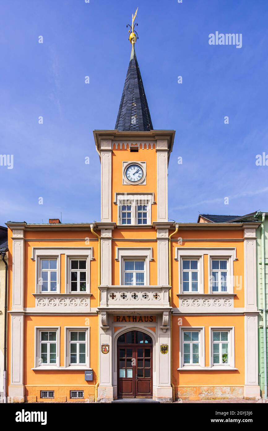 The town hall on the market square of the town of Frauenstein in the Ore Mountains, Saxony, Germany. Stock Photo