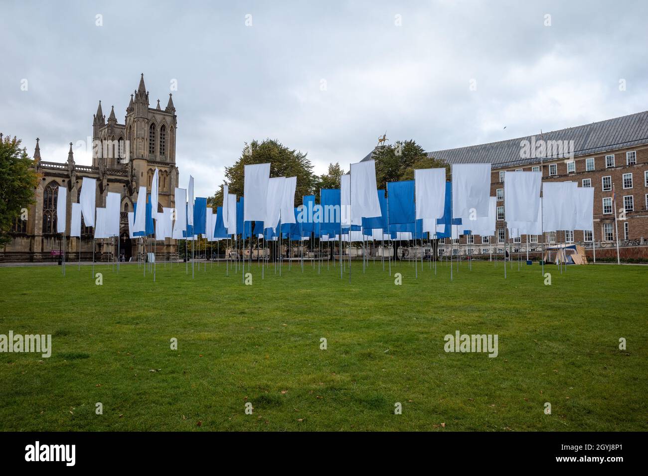 Memoriam artwork by Luke Jerram in College Green, Bristol. 100 NHS bedsheets arranged as a medical logo as a tribute to the brave NHS staff members Stock Photo