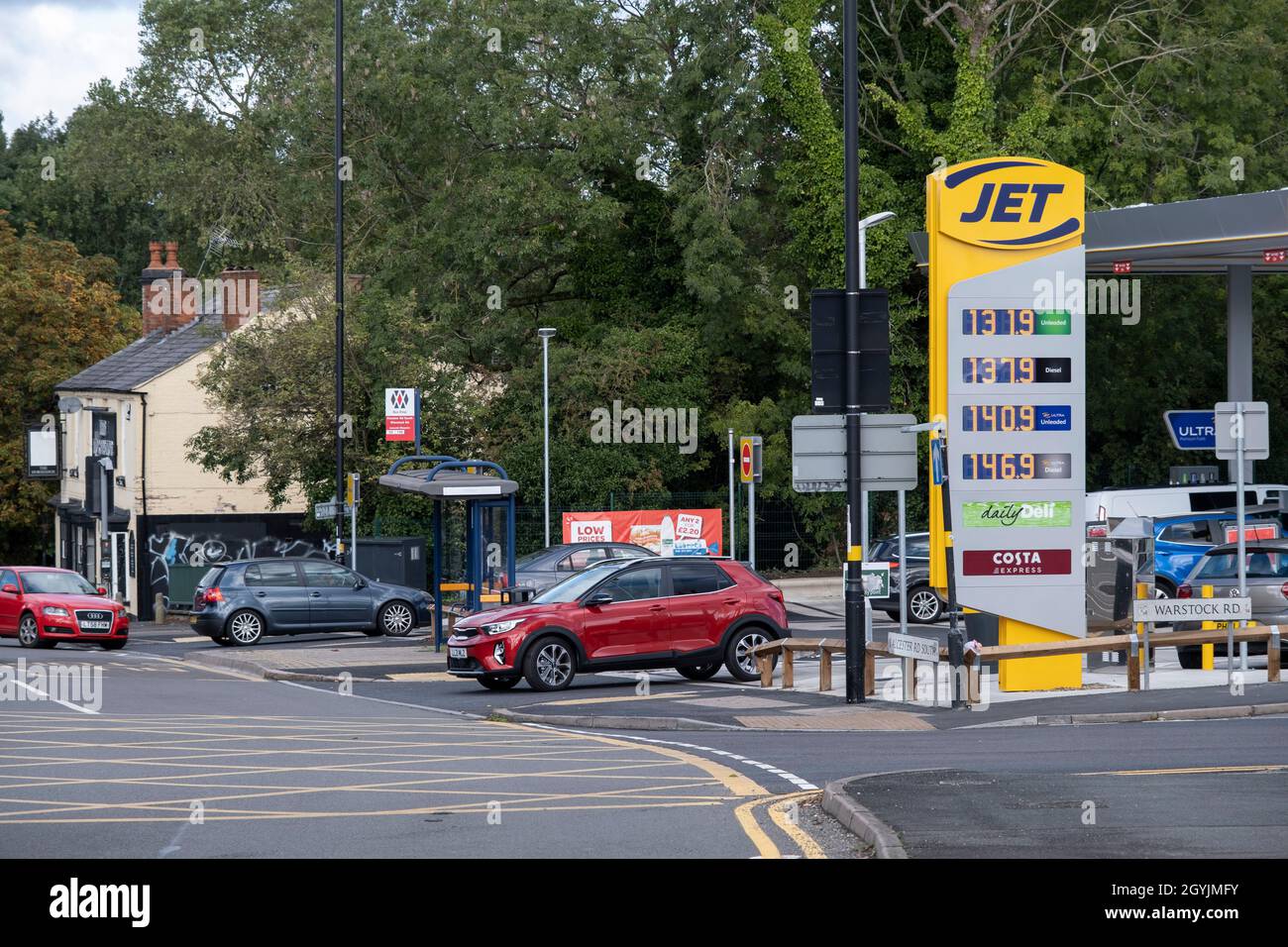 As the fuel crisis in the UK continues, this Jet petrol station is open