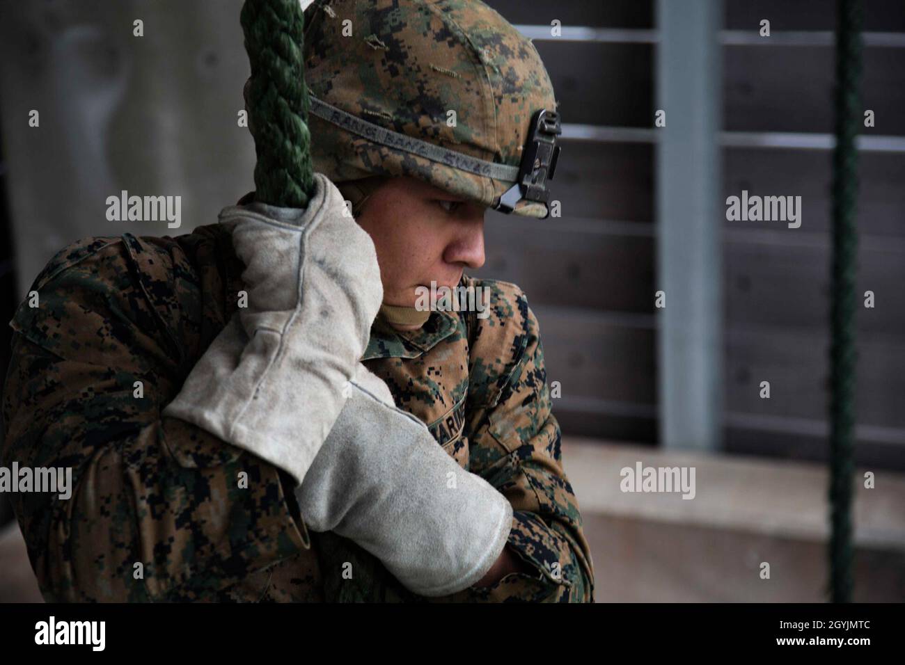 Helicopter rope suspension technique hi-res stock photography and ...