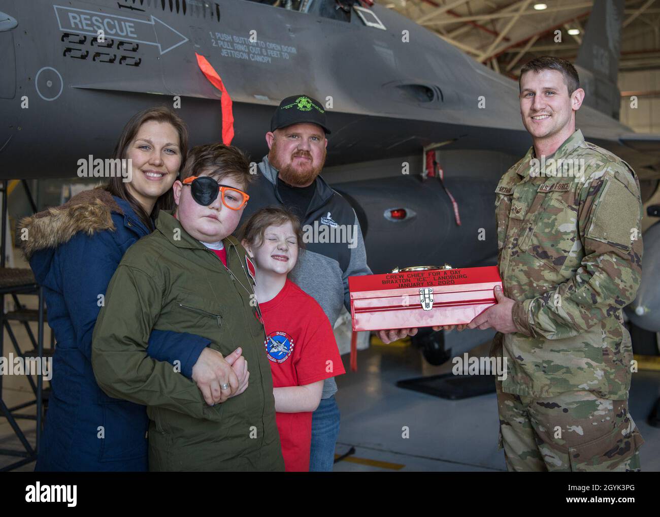 Staff Sgt. Jayson Mcknight, maintenance technician, 138th Fighter Wing, awards Braxton 'Ice' Landburg, Pilot For A Day, with his own tool box January 13, 2019 at Tulsa Air National Guard Base, Okla. The Pilot For A Day program allows children with potentially life threatening illnesses a chance to experience a day in the life of a Tulsa F-16 Pilot. (U.S. Air National Guard photo by Master Sgt. CT Michael) Stock Photo