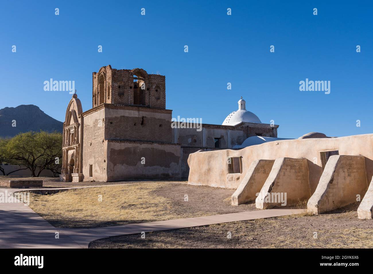 The  priest's quarters were in the convento at right with the chuch of the Mission San Jose de Tumacacori.  Tumacacori National Historical Park. Behin Stock Photo