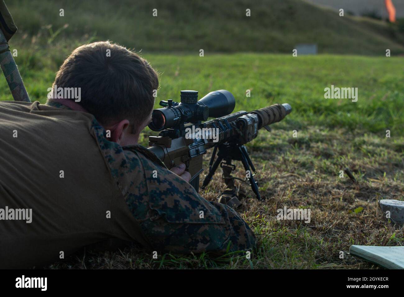 A Reconnaissance Marine with the 31st Marine Expeditionary Unit’s Maritime Raid Force sights in during a live-fire sniper exercise at Puuloa Rifle Range, Hawaii, Jan. 17, 2020 The 31st MEU, the Marine Corps’ only continuously forward-deployed MEU, provides a flexible and lethal force ready to perform a wide range of military operations as the premier crisis response force in the Indo-Pacific region. (Official U.S. Marine Corps photo by Cpl. Isaac Cantrell) Stock Photo