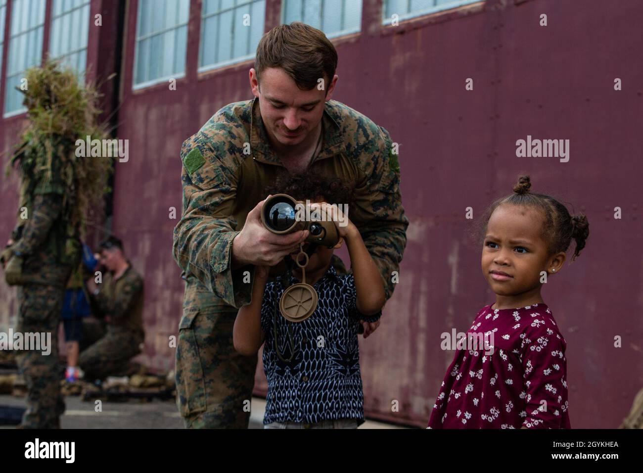 A Reconnaissance Marine with the 31st Marine Expeditionary Unit’s Maritime Raid Force showcases his gear for a child during a community interaction, tactical demonstration event in Kapolei, HI, Jan. 19, 2020. The 31st MEU, the Marine Corps’ only continuously forward-deployed MEU, provides a flexible and lethal force ready to perform a wide range of military operations as the premier crisis response force in the Indo-Pacific region. (Official U.S. Marine Corps photo by Cpl. Isaac Cantrell) Stock Photo