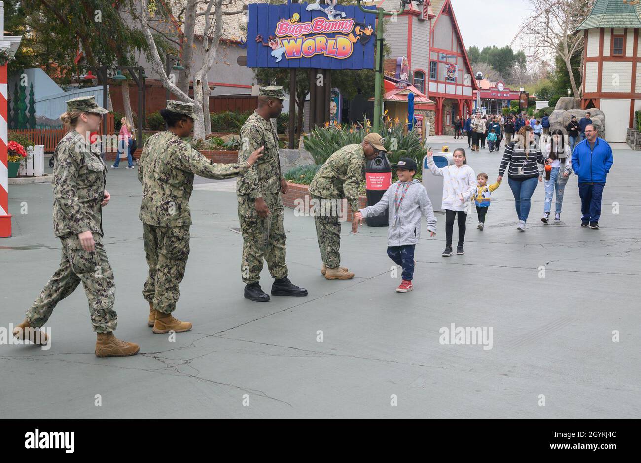 200120-N-FS414-0054 LOS ANGELES (Jan 20, 2020) -- U.S. Navy recruiters 'high five' attendees at Six Flags Magic Mountain, Los Angeles, California during Navy Recruiting Command’s “Swarm” Los Angeles evolution. A Swarm event is a large-scale recruiting effort run by the nation’s top Navy recruiters to saturate a specified market with Navy outreach, information and recruiting assets. (U.S. Navy photo by Mass Communication Specialist 2nd Class Preston Jarrett/Released) Stock Photo