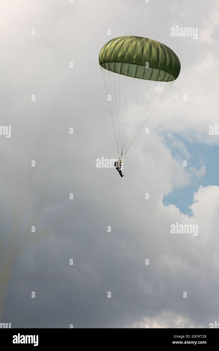 U.S. Army Paratroopers from 2nd Brigade Combat Team, 82nd Airborne ...