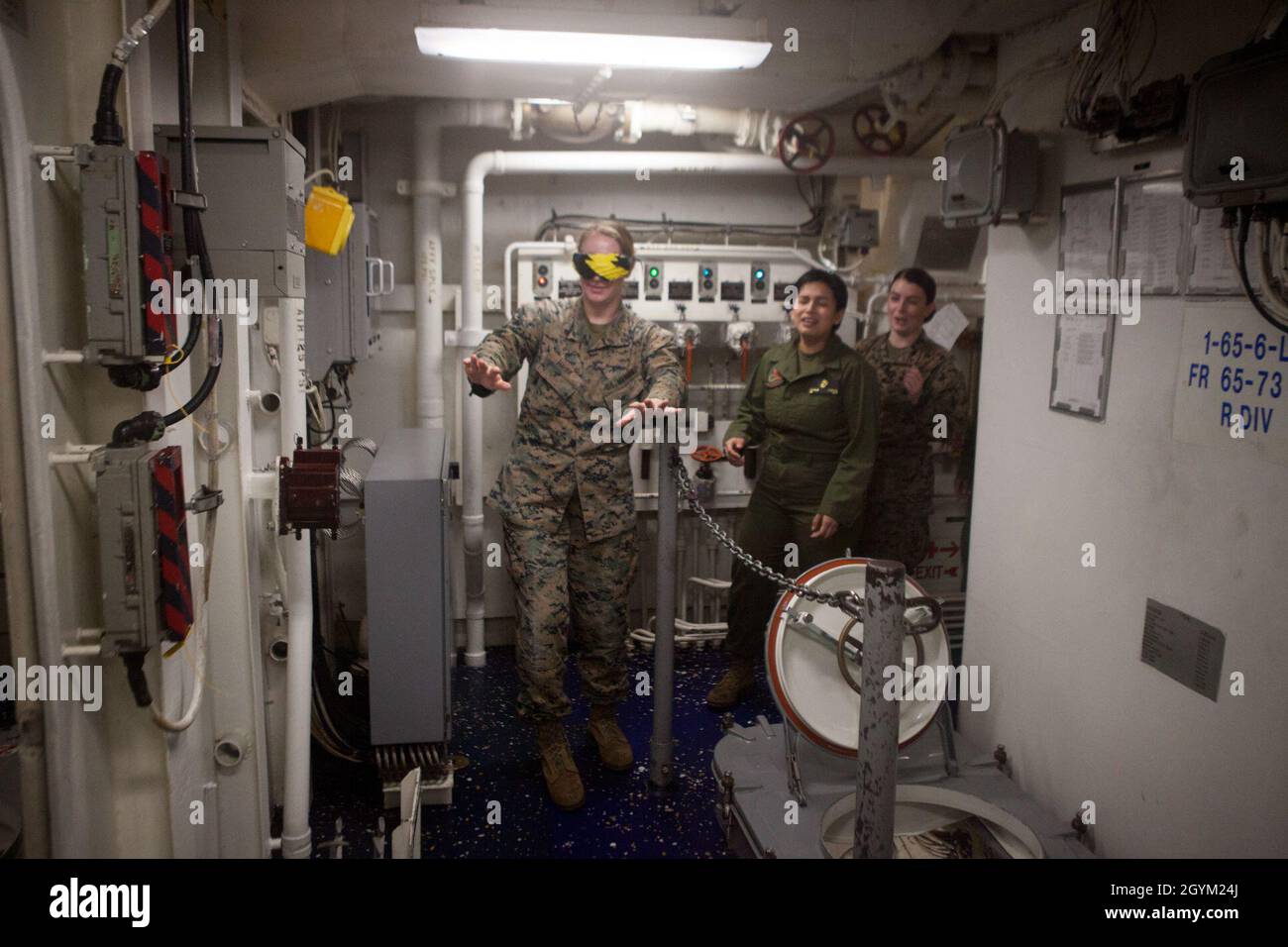 Eressing Marines with Marine Medium Tiltrotor Squadron 265 (Reinforced) conduct ...