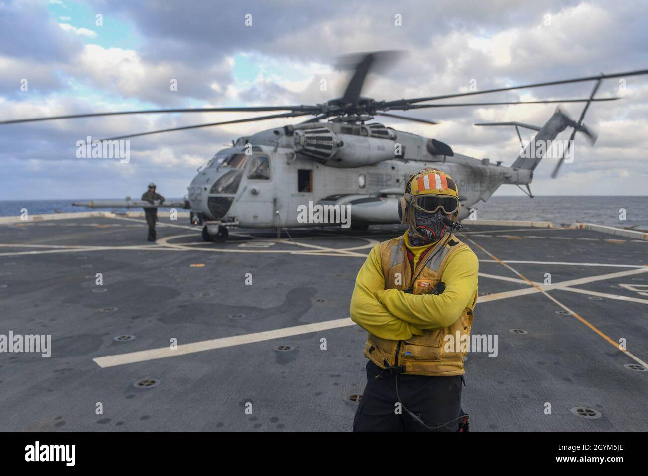 PHILIPPINE SEA (Jan. 27, 2020) Aviation Boatswain's Mate, Handling 2nd ...