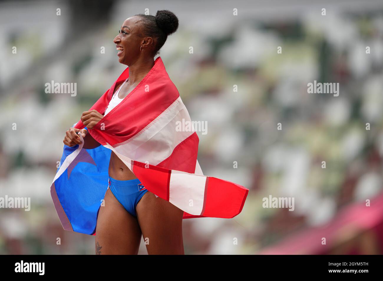 Jasmine CamachoQuinn with her country's flag after winning gold at the