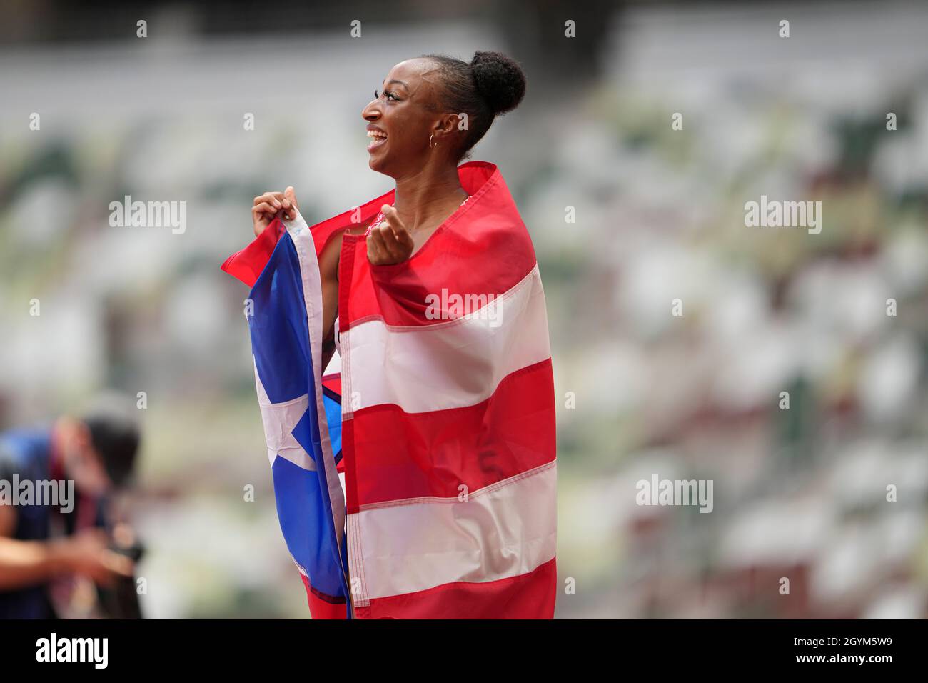 Jasmine CamachoQuinn with her country's flag after winning gold at the