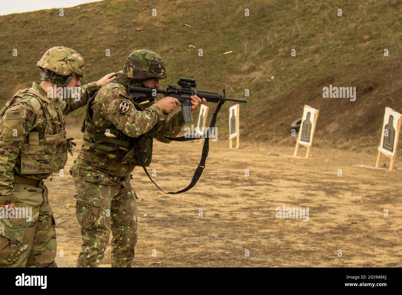 Soldiers with the 382nd Military Police Detachment and Romanian armed