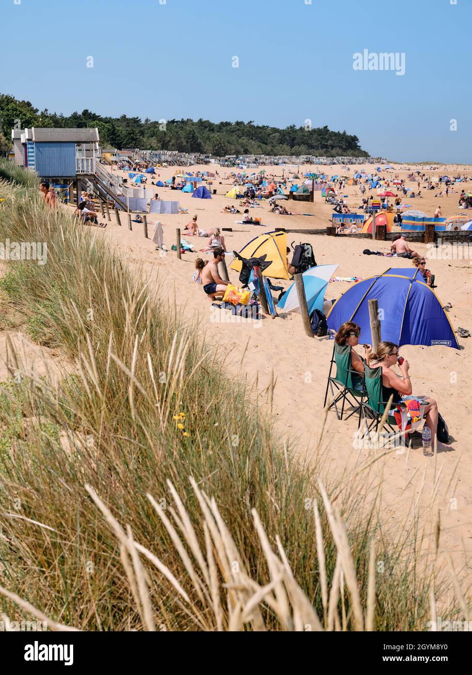 holkham-beach-huts-hi-res-stock-photography-and-images-alamy