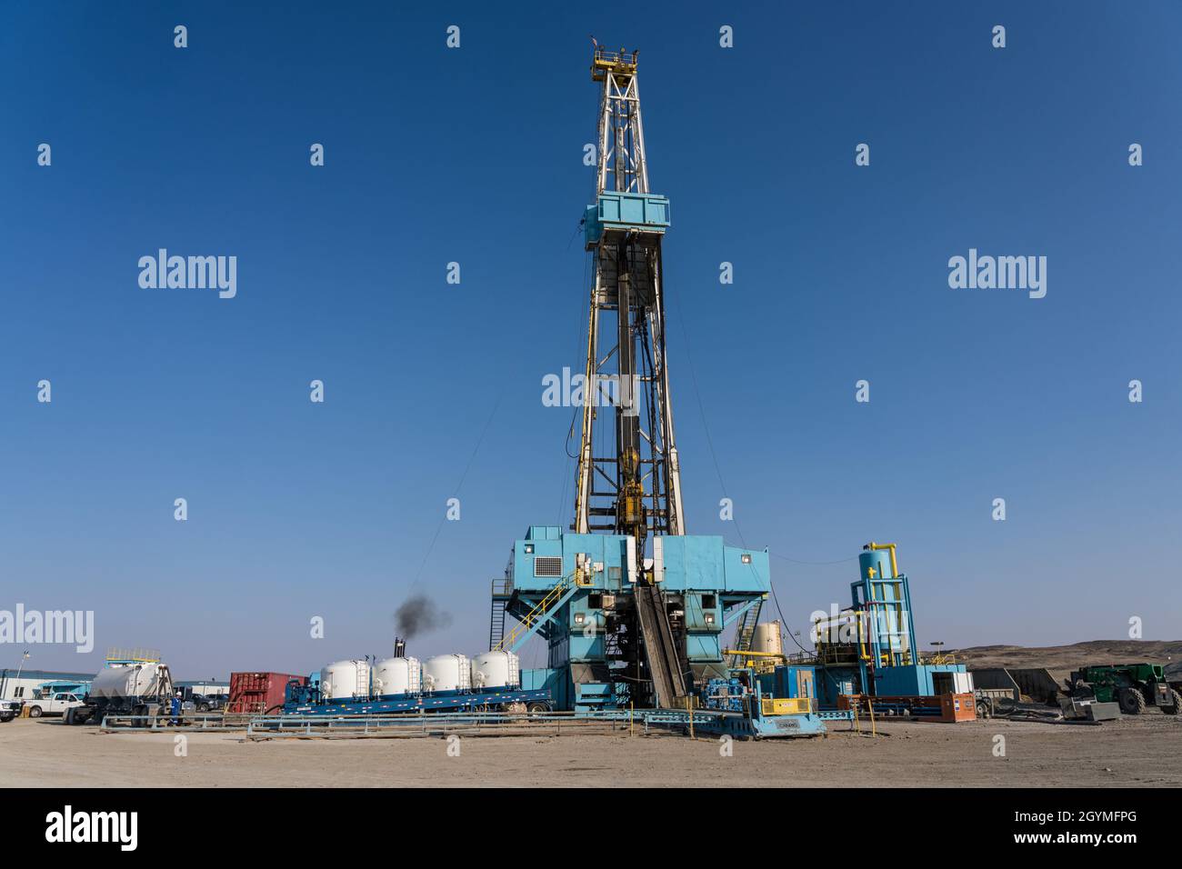 A 3000 hp top drive drilling rig drilling for oil in the Green River