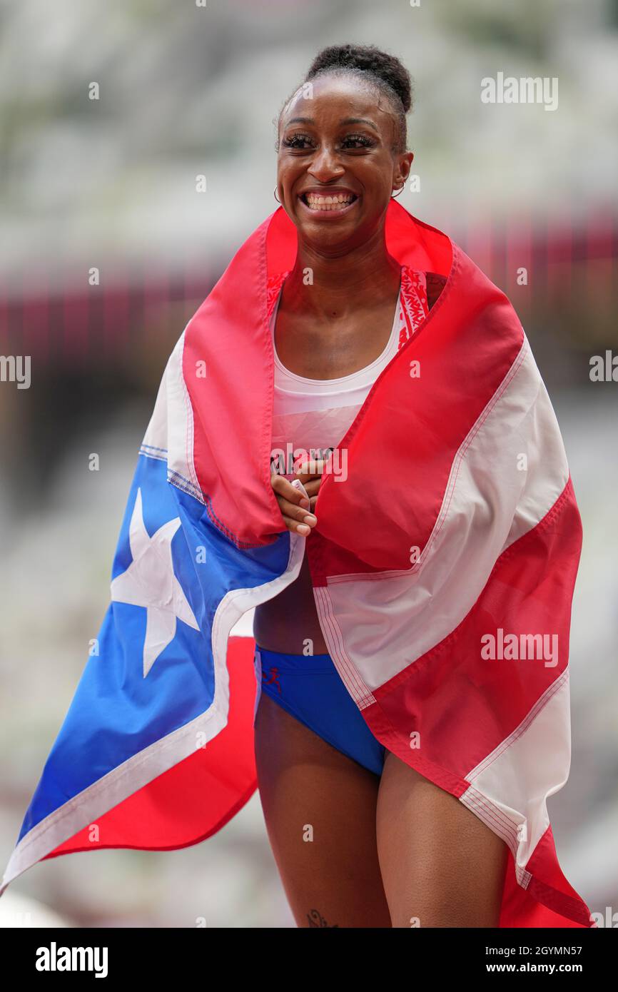 Jasmine CamachoQuinn with her country's flag after winning gold at the