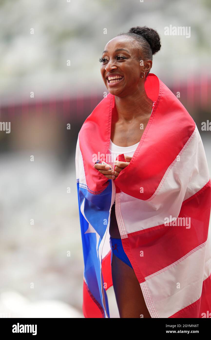 Jasmine CamachoQuinn with her country's flag after winning gold at the