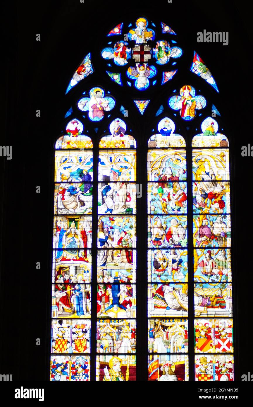 Kirchenfenster im Kölner Dom Stock Photo