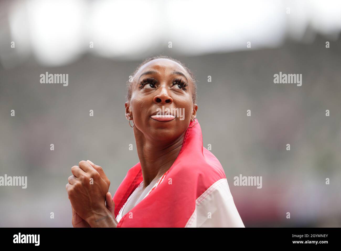 Jasmine CamachoQuinn with her country's flag after winning gold at the