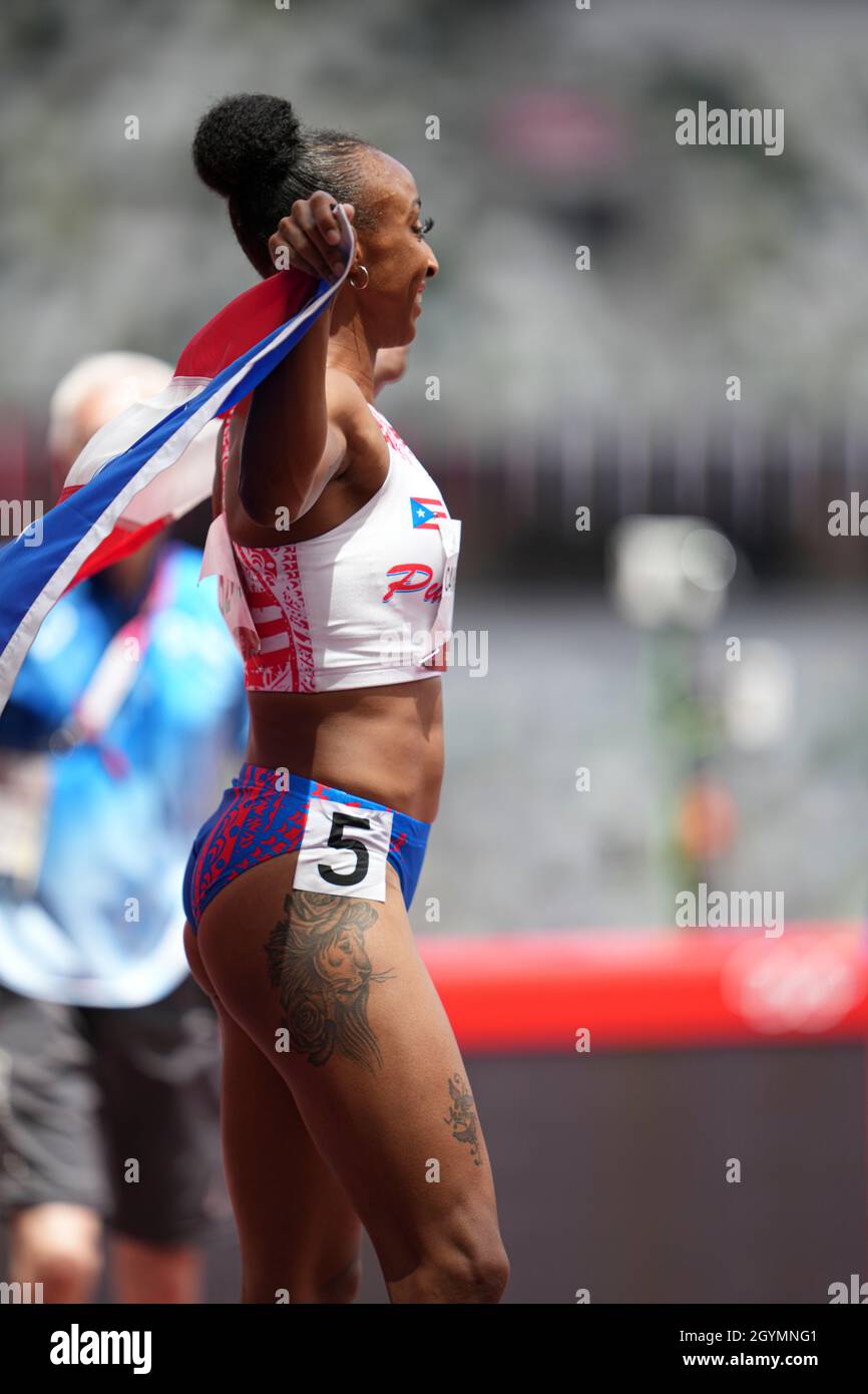 Jasmine CamachoQuinn with her country's flag after winning gold at the