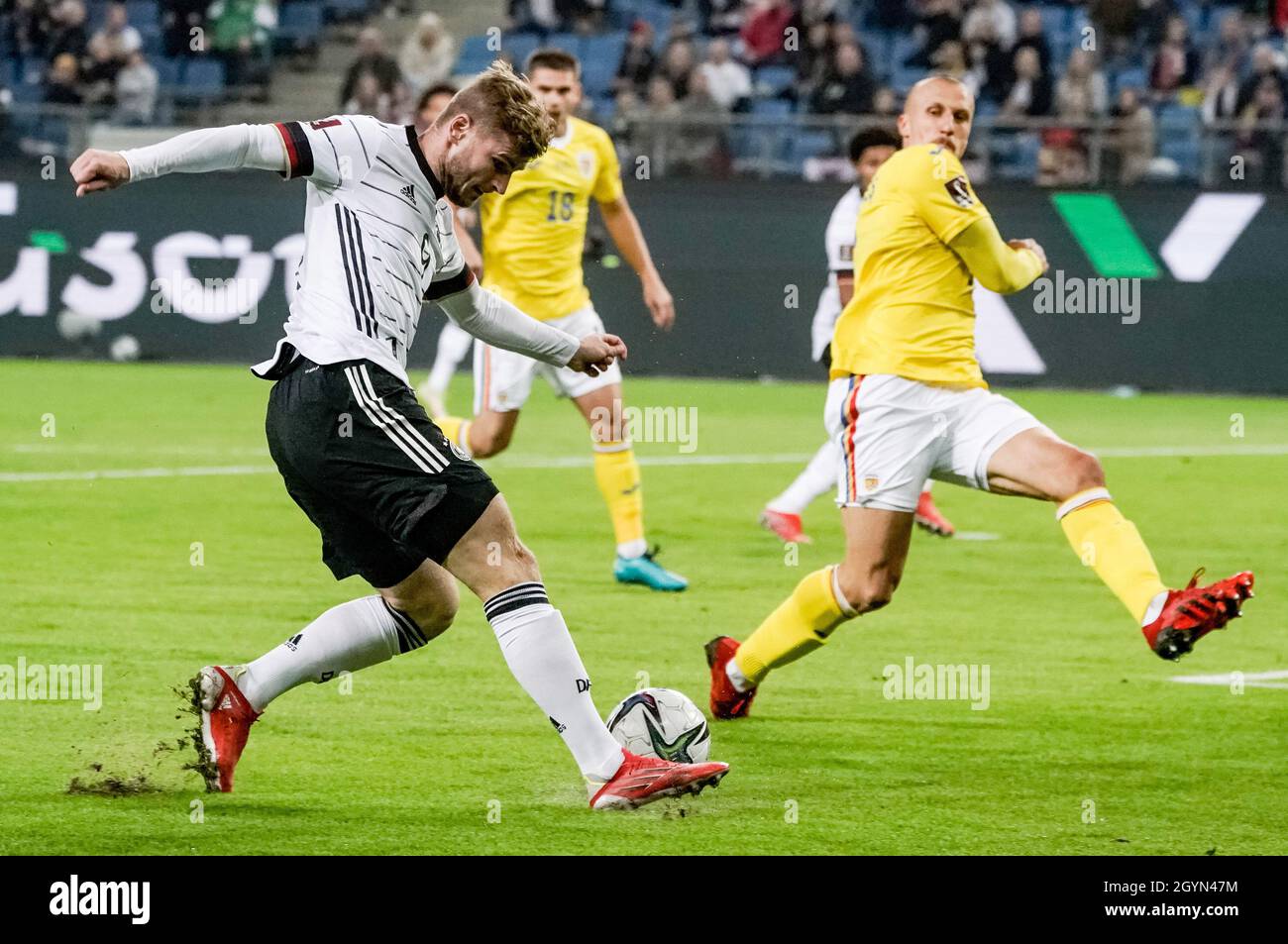 Hamburg, Germany. 08th Oct, 2021. Football: World Cup Qualification Europe, Germany - Romania, Group Stage, Group J, Matchday 7 at Volksparkstadion. Germany's Timo Werner (l) and Romania's Vlad Chiriches fight for the ball. Credit: Axel Heimken/dpa/Alamy Live News Stock Photo