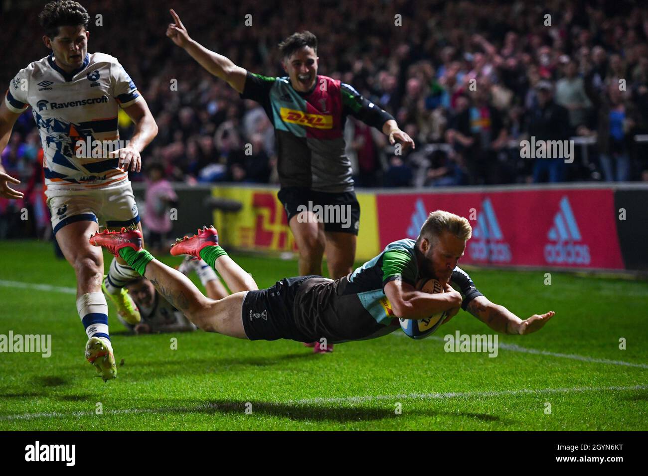 Twickenham Stoop Stadium, UK, UK. 8th October, 2021. Harlequins' Tyrone Green scores his sides sixth try during the Gallagher English Premiership game between Harlequins and Bristol Bears: Credit: Ashley Western/Alamy Live News Stock Photo