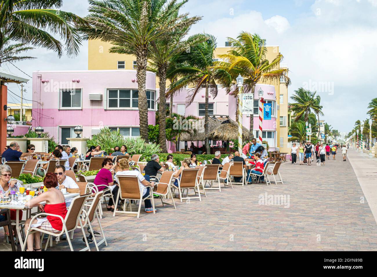 Hollywood Florida,North Broadwalk,boardwalk al fresco tables