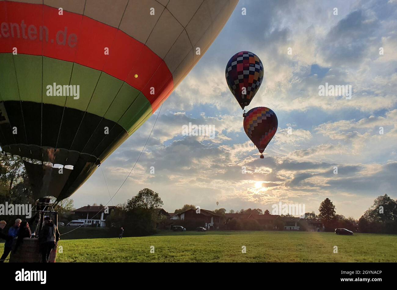 Balloonists take off during the 21st German hot-air balloon championships  at Lake Tegernsee, Germany, October 6, 2021. REUTERS/Marcus Nagle Stock  Photo - Alamy