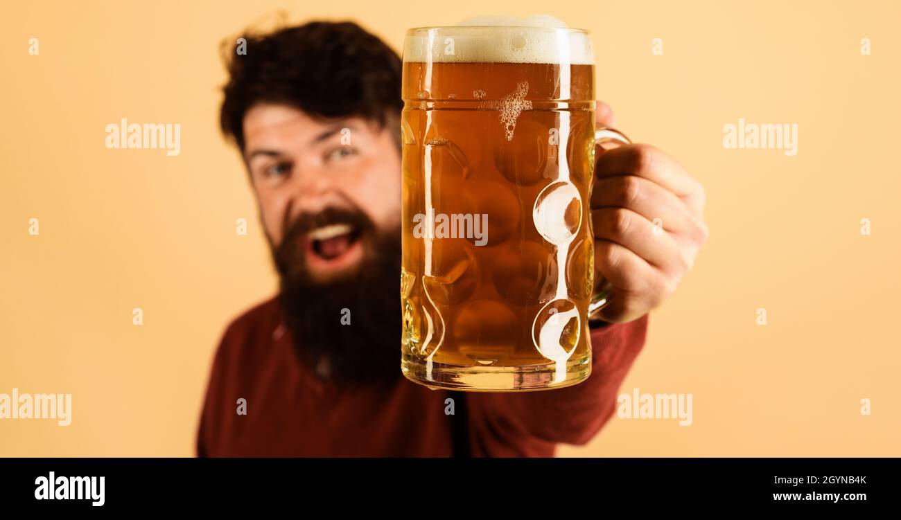 https://c8.alamy.com/comp/2GYNB4K/celebration-oktoberfest-man-with-mug-of-beer-selective-focus-on-glass-beer-in-germany-2GYNB4K.jpg