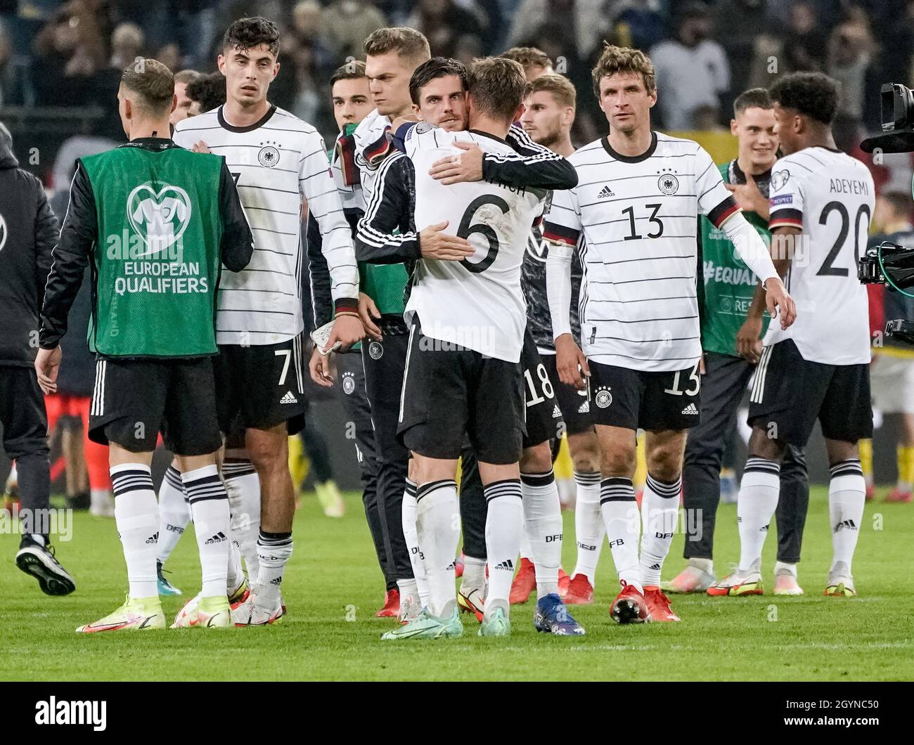 Hamburg Germany 08th Oct 21 Football World Cup Qualification Europe Germany Romania Group Stage Group J Matchday 7 At Volksparkstadion The German Team Cheers After The Final Whistle Credit Axel Heimken Dpa Alamy