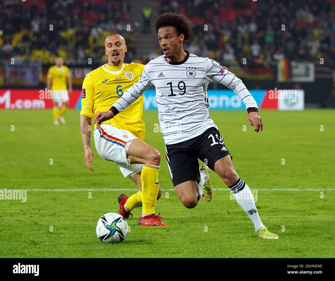 Hamburg, Germany. 08th Oct, 2021. Football: World Cup Qualification Europe, Germany - Romania, Group Stage, Group J, Matchday 7 at Volksparkstadion. Germany's Leroy Sane (r) and Romania's Vlad Chiriches fight for the ball. Credit: Marcus Brandt/dpa/Alamy Live News Stock Photo