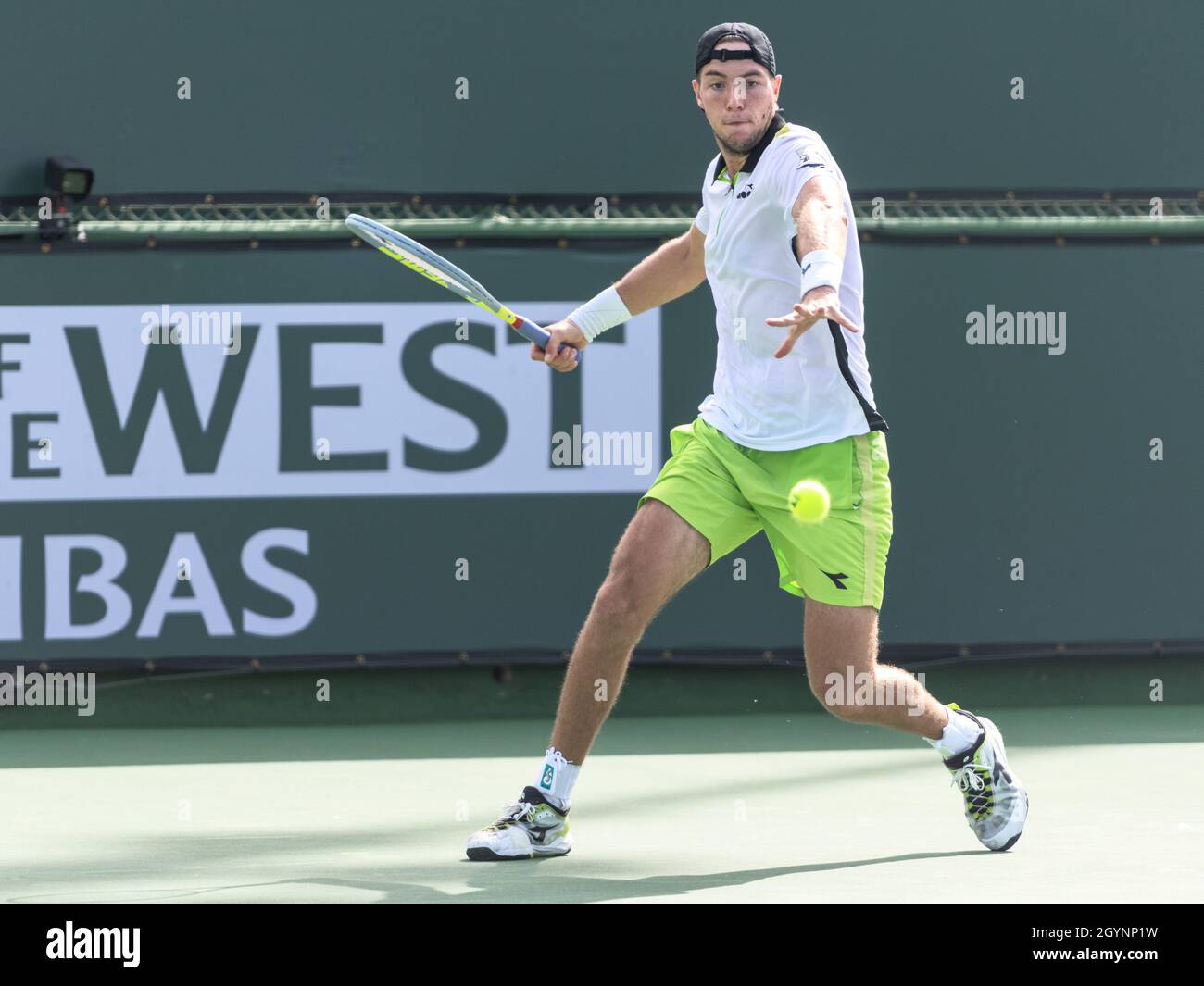 Indian Wells, USA. 08th Oct, 2021. Tennis, ATP Tour - Indian Wells, men,  1st round, Jan-Lennard Struff (Germany) - Daniel Elahi Galan (Colombia):  Tennis professional Jan-Lennard Struff plays a ball during the