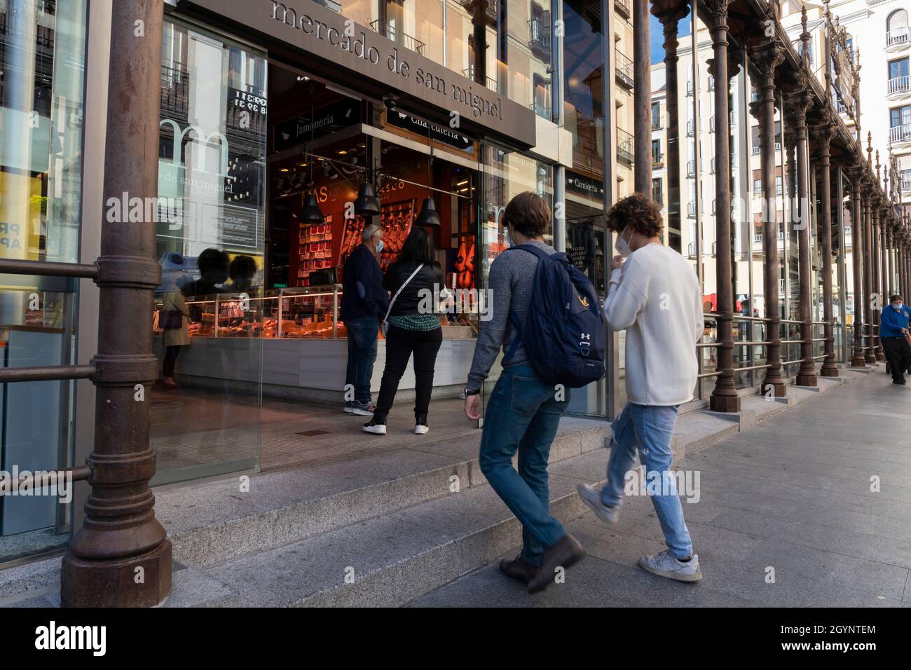 Customers shop at the Madrid’s Mercado de San Miguel in the historic Los Austrias barrio on Wednesday, October 6, 2021. This week, the Health Ministry Stock Photo