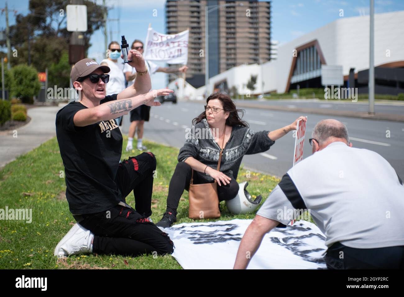 Melbourne, Australia, 9th October 2021. Anti-lockdown protesters talk strategy before a failed roadblock attempt. Credit: Jay Kogler/Alamy Live News Stock Photo