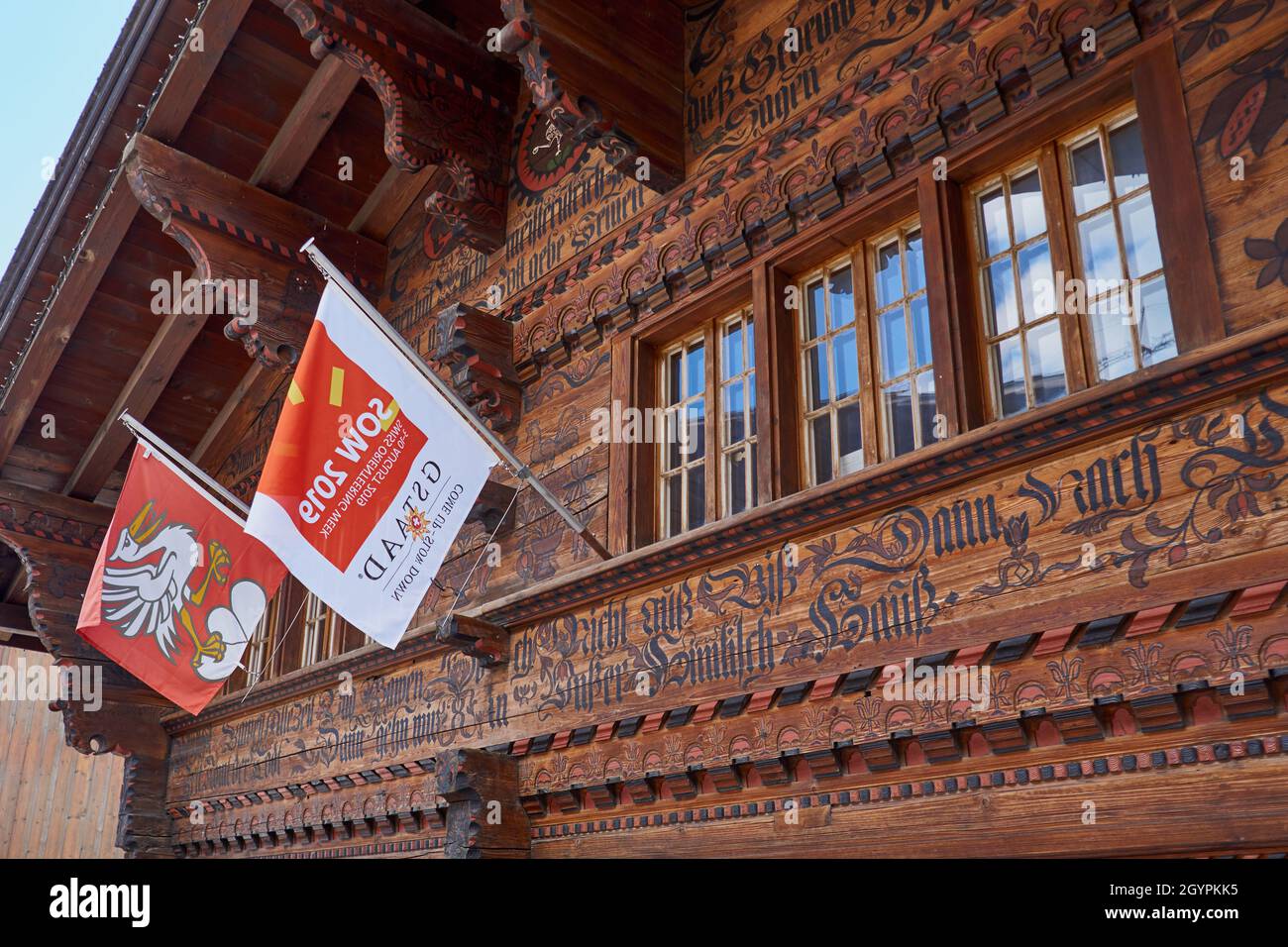 Carved Swiss chalet in the centre of Sannen near Gstaad Stock Photo