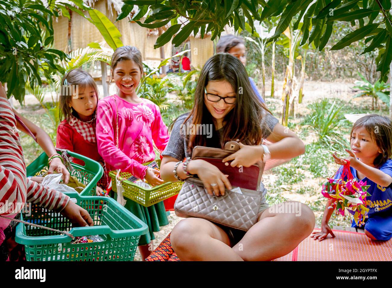 Cambodia girls hi-res stock photography and images - Alamy