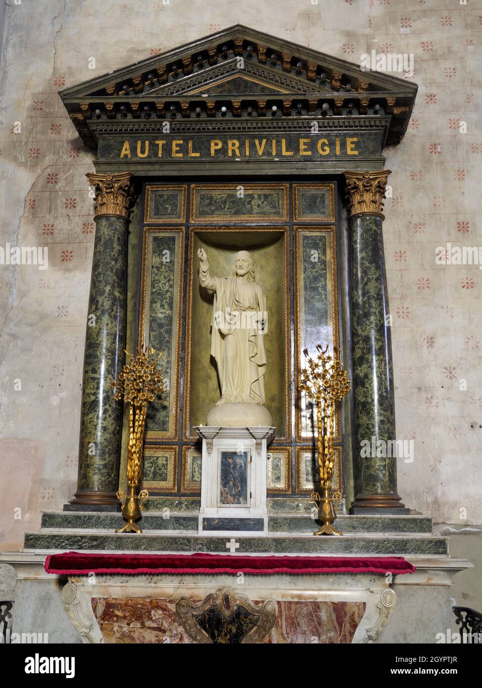 Privileged altar, Church of Saint-Étienne de Maringues, Maringues, Auvergne, France. Stock Photo