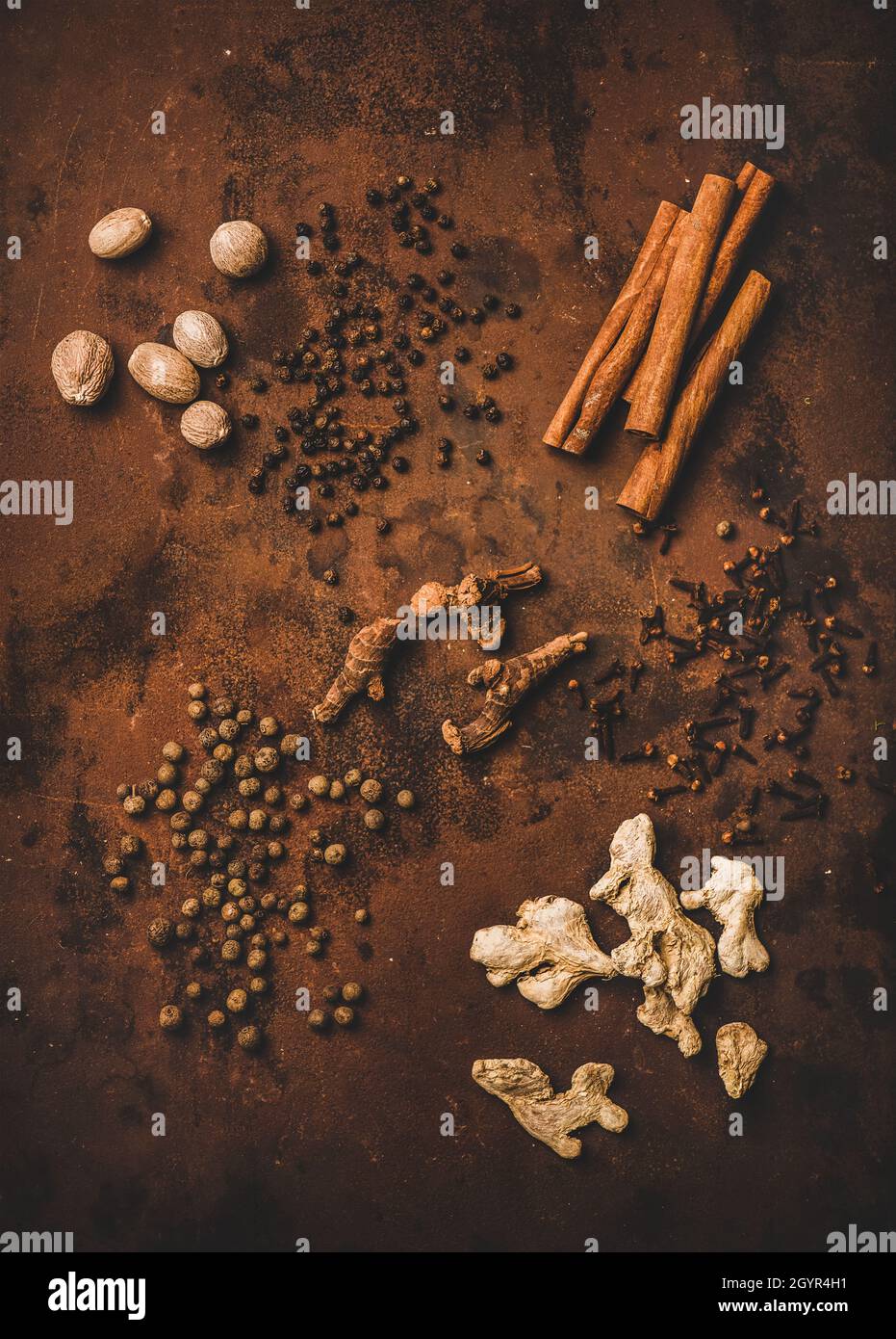 Turkish seven spice Yedi Bahar mix, top view Stock Photo