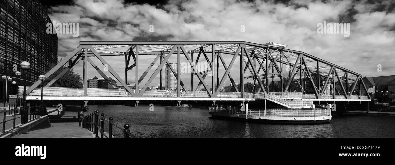The Detroit Bridge in the Erie basin, Salford Quays, Manchester, Lancashire, England, UK Stock Photo